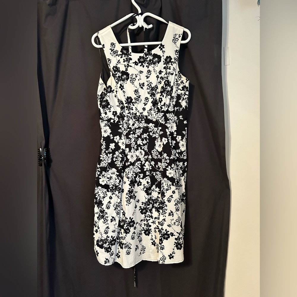 Laura petite size 10 black and white dress